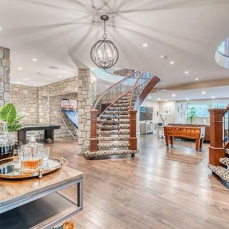 French Chateau W/Swim Spa & Theatre: 11,700 Sqft YYC 외부 사진