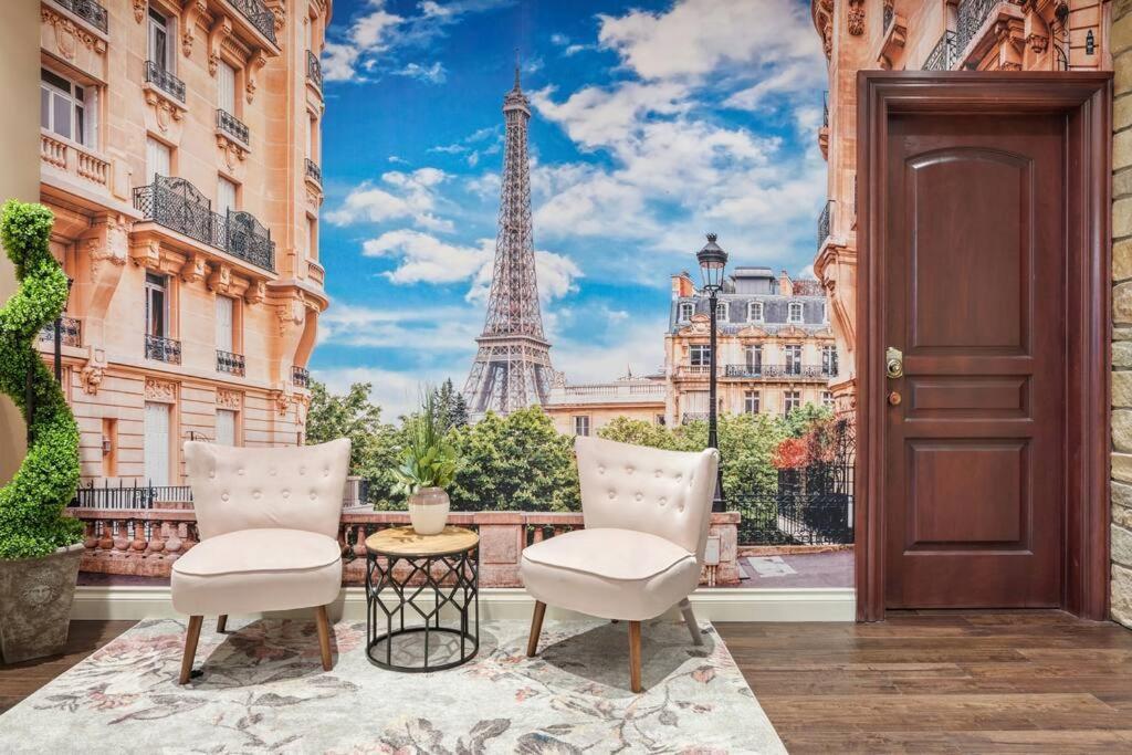 French Chateau W/Swim Spa & Theatre: 11,700 Sqft YYC 외부 사진